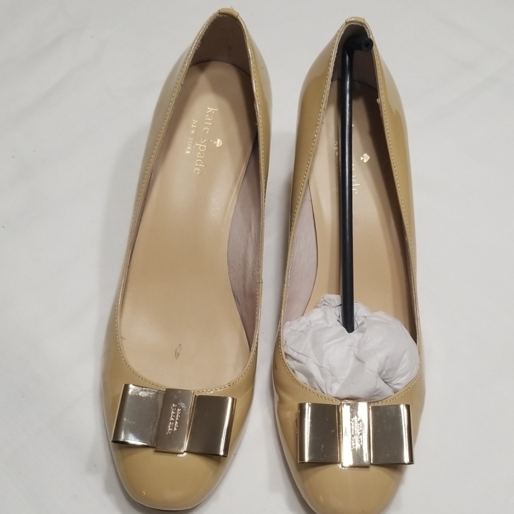 Kate Spade tan patent leather pumps